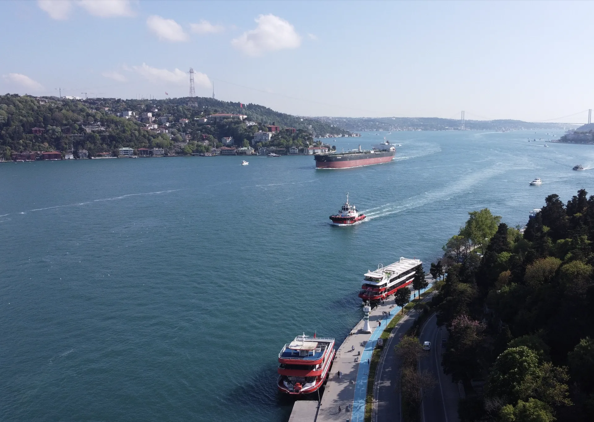 Container vessel operation in the Bosphorus